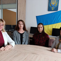 усі