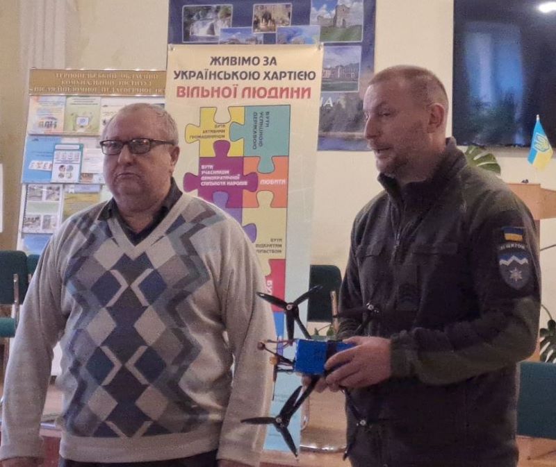 ПРО УЧАСТЬ ПРАЦІВНИКІВ ТЕРНОПІЛЬСЬКОГО ОКІППО В АКЦІЇ «ЗБЕРЕМО 100 ДРОНІВ ДО 18 КВІТНЯ» ДО ДНЯ НАРОДЖЕННЯ  ОЛЕГА БАРНИ