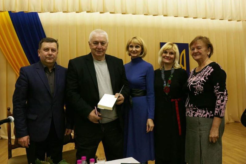 Про презентацію авторської книги Богдана Томенчука ,,Вишийте, мамо, бронежилет”